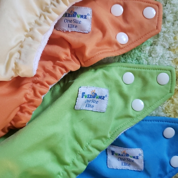 4 Fuzzi Bunz one size Elite cloth diapers - Picture 4 of 5